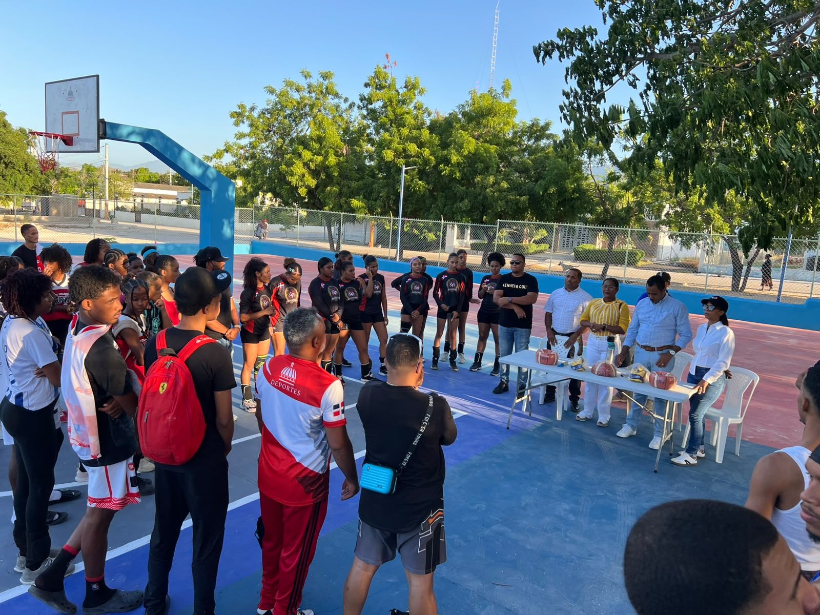 Junta Distrital de La Colonia entrega renovada Cancha Municipal